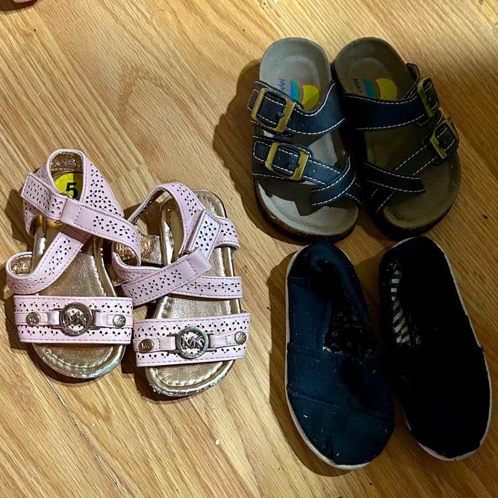 🏷️🏷️baby girl/Toddler size 5 shoe lot of 3